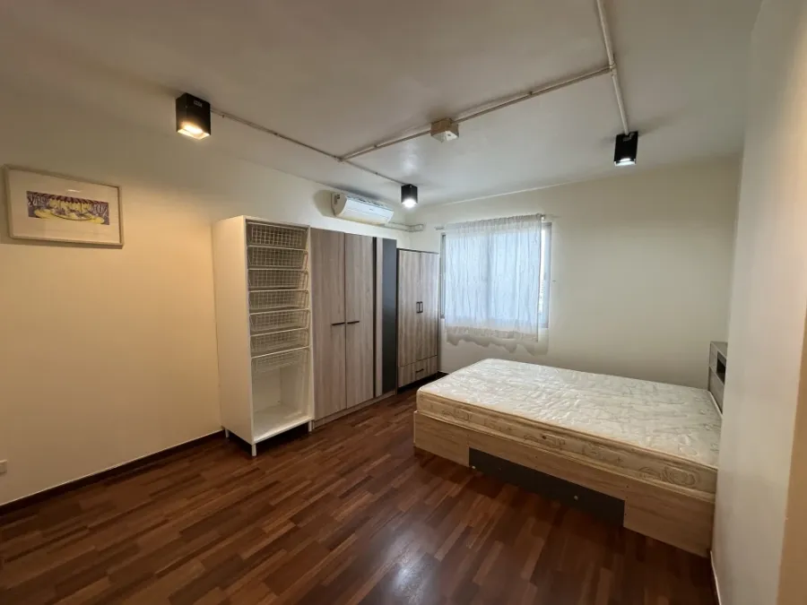 For rent S.V. City Rama 3, very spacious room, not cramped at all, complete with furniture and electrical appliances, ready to move in immediately.