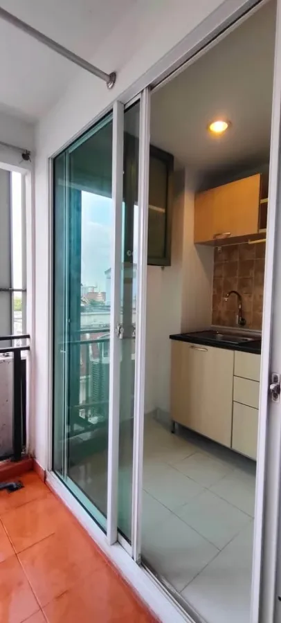 For sale: Regent Home 12 Lat Phrao 41, quiet corner room, size 62.69 sq m., very spacious, first come first served.