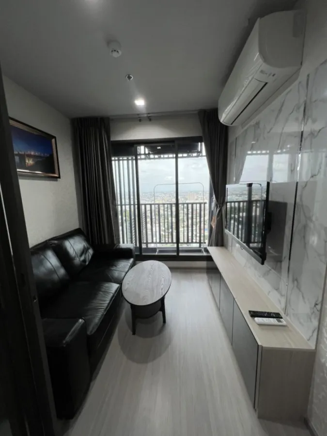 For rent or sale life ladprao, wide room, high floor, clear view, no block view affordable price I was told that I had to reserve.