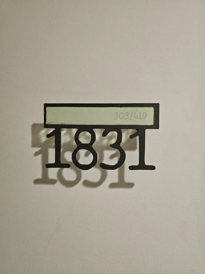 For sale or rent: U Delight Residence (Pattanakarn - Thonglor), 18th floor, large front room. The wallpaper is well installed. Hurry and reserve now.