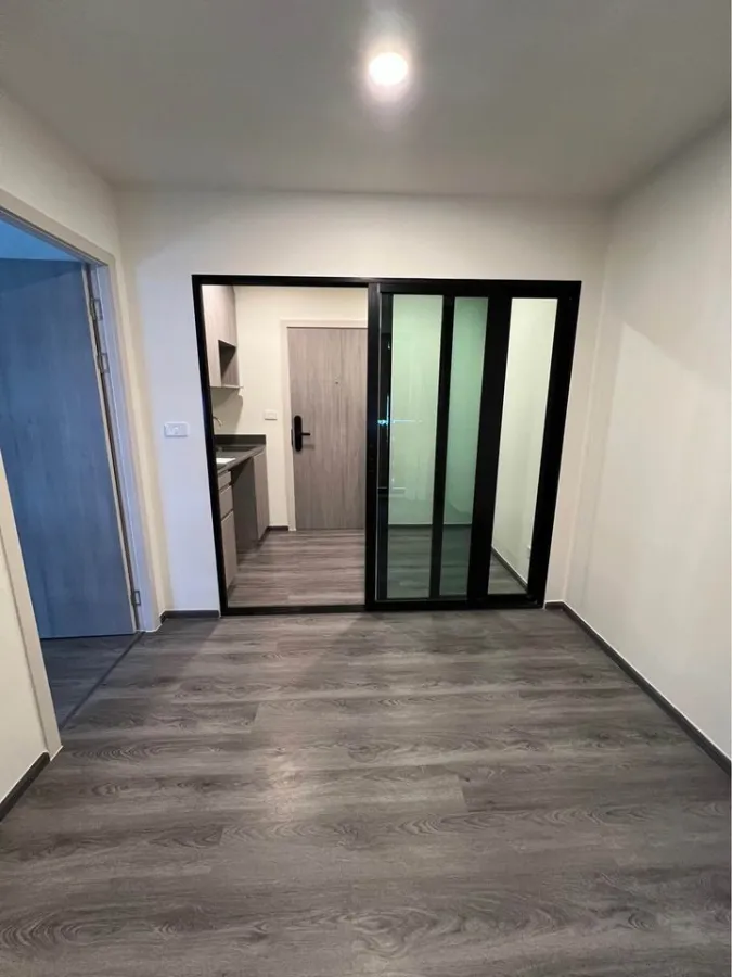 For sale: The Origin On Nut, empty room, airy, swimming pool view, great atmosphere. Don't just look, hurry up and book now!