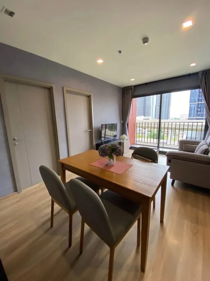 For sale, for rent, The base garden Rama 9, corner room with privacy, complete in one place, hurry up and reserve it, don't delay.