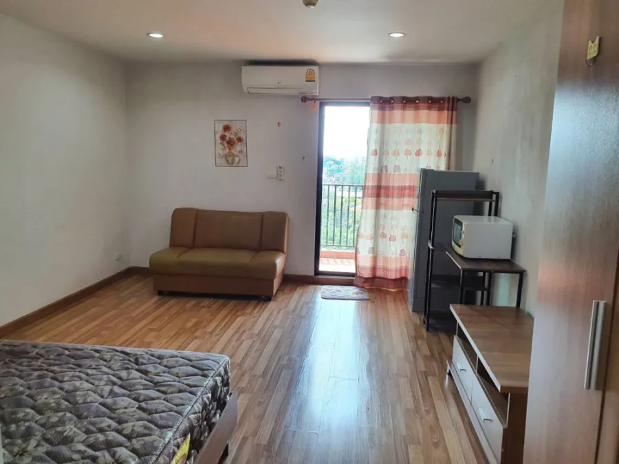 Condo for rent, Regent Home 15 Chaengwattana, 8th floor, everything is complete. You can carry your bag in.