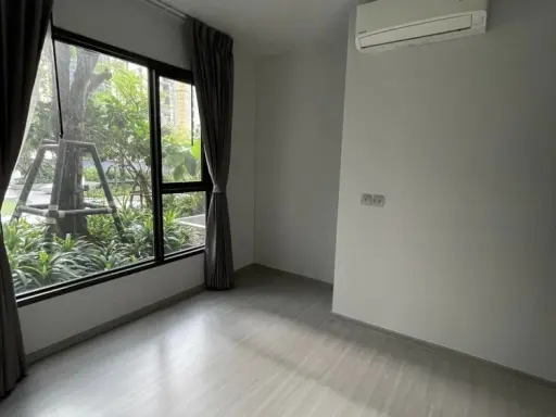 Urgent sale, Life asoke rama 9, corner room next to the fire escape, quiet, cool, no view of the building blocking Tell me you shouldn't miss it.