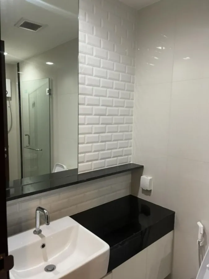 Condo for rent Wish Signature Midtown Siam balcony view city Not hot all day, fully furnished, don't miss it.
