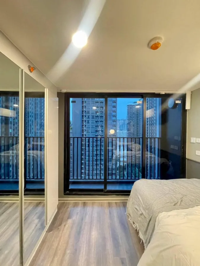 For rent: Knightsbridge space rama 9, 20th floor, beautiful view, DUPLEX room, fully decorated, Buit-In, don't miss it.