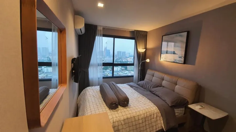 For rent: Ideo Sukhumvit 93, corner room, 22nd floor, open view of the city and river bend, branded furniture, book now.