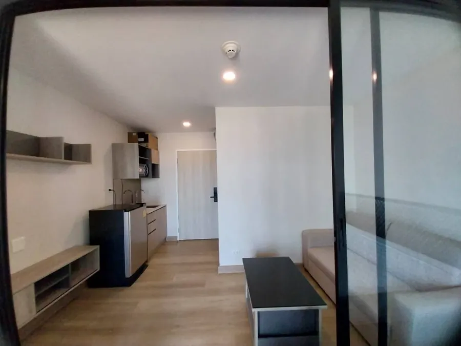 For rent: The Indeed Condo Amata, 5th floor, exterior view, fully furnished, very livable. Book now, don't miss out!