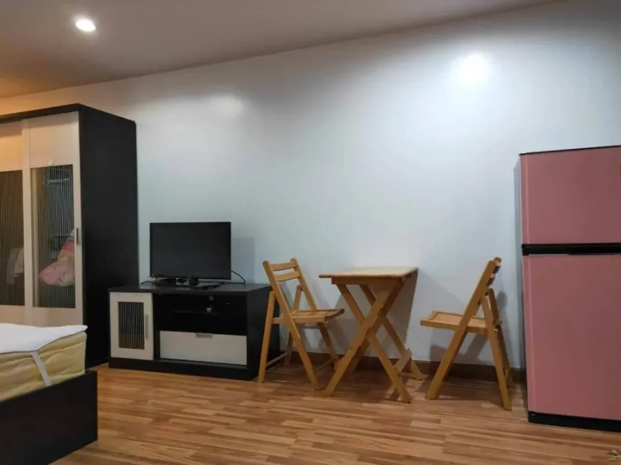For rent, Regent Home 15 Chaengwattana, 11th floor, fully furnished, has a good washing machine. You need to hurry up and reserve it.