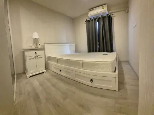 rent/Plum Condo Central Station, ready to move in, fully furnished, reserve now, don't miss out!