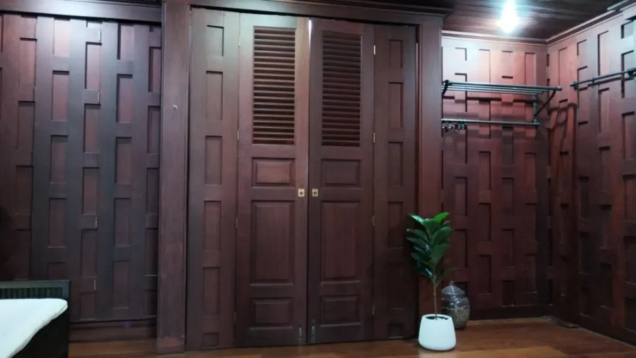 Condo for rent, The Royal Place 2, decorated in Thai house style. Lots of usable space Suitable for relaxation