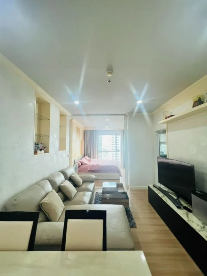 Condo for sale, Hive Sathorn, decorated room like a big screen TV, can watch movies to the fullest, lots of free gifts, must book, don't miss it