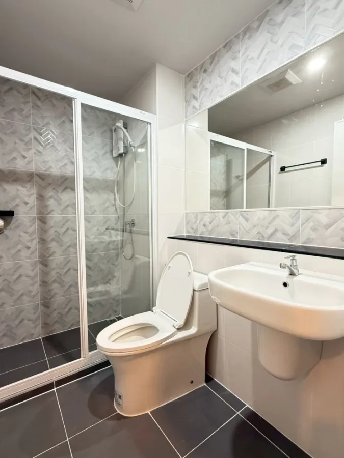 For rent: Regent Home Bangna, 31st floor, fully furnished, nice room, interested, reserve now, don't miss out.