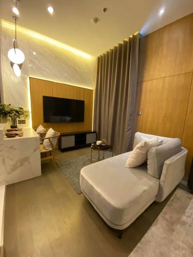 For rent, The Esse at Sigha Complex, very beautiful room, very livable, great built-ins, can't make a reservation like this.