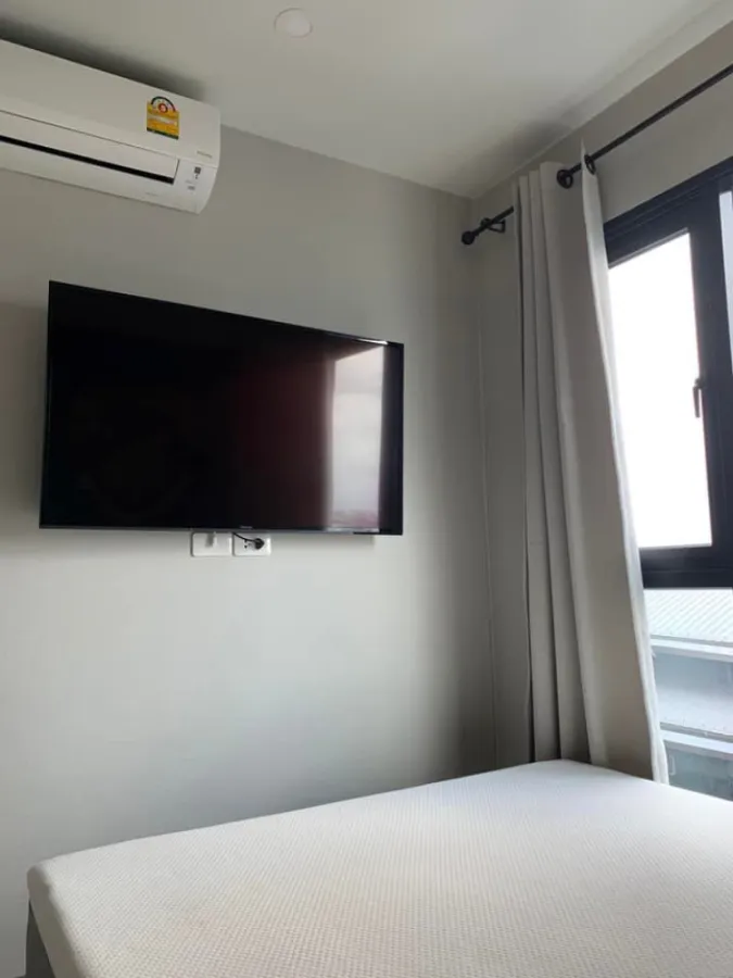 For rent Brix Condominium, condo next to BTS. overlooking the Chao Phraya River complete electrical appliances