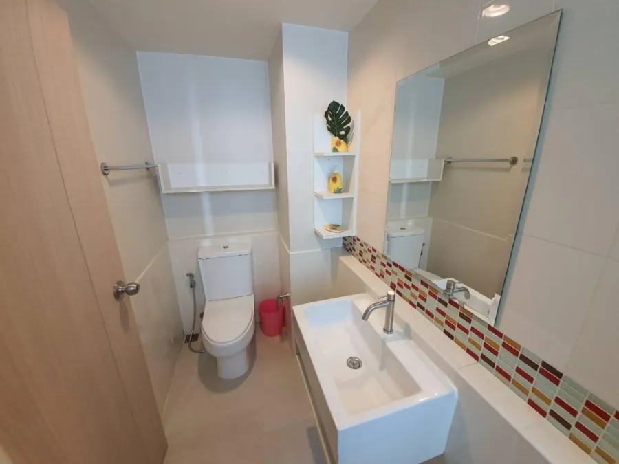 For sale: M Society Condominium, high floor, great city view. The room is simply decorated, ready to move in, the most comfortable sofa. Book now.