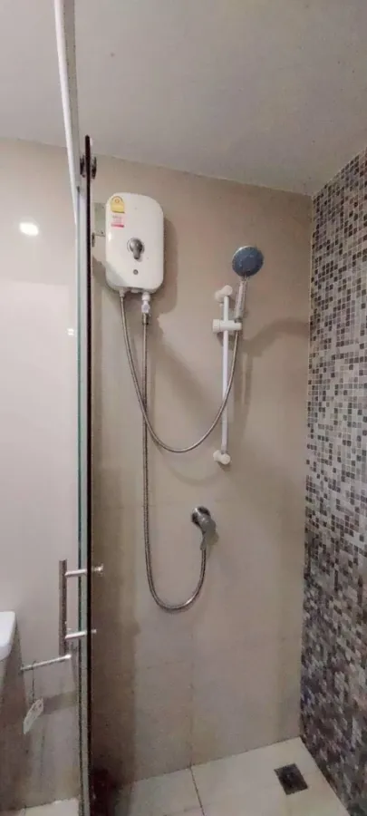 For sale or rent: WE CONDO, studio room, 5th floor, pool view, quiet, fully furnished. Book now!