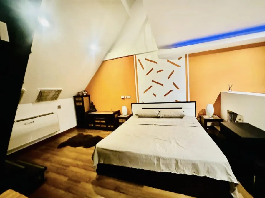 For rent: Nova Mirage, very spacious room. Big screen TV, watch movies to your heart's content The leather sofa is comfortable and not hot. Hurry and