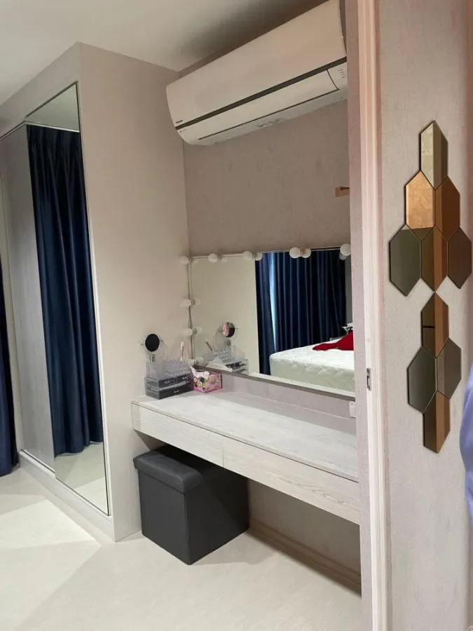 For sale, rent, Aspire Erawan, white telephone room, comfortable bed. Fully furnished + electrical appliances, high view, book now.