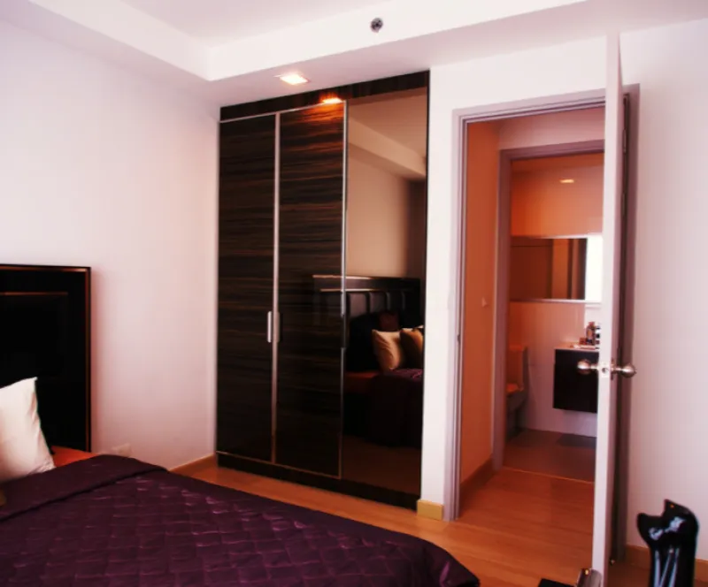 Urgent rent at .. Thru Thonglor, beautiful room, stunning view, central location. The facilities are ready to rent.