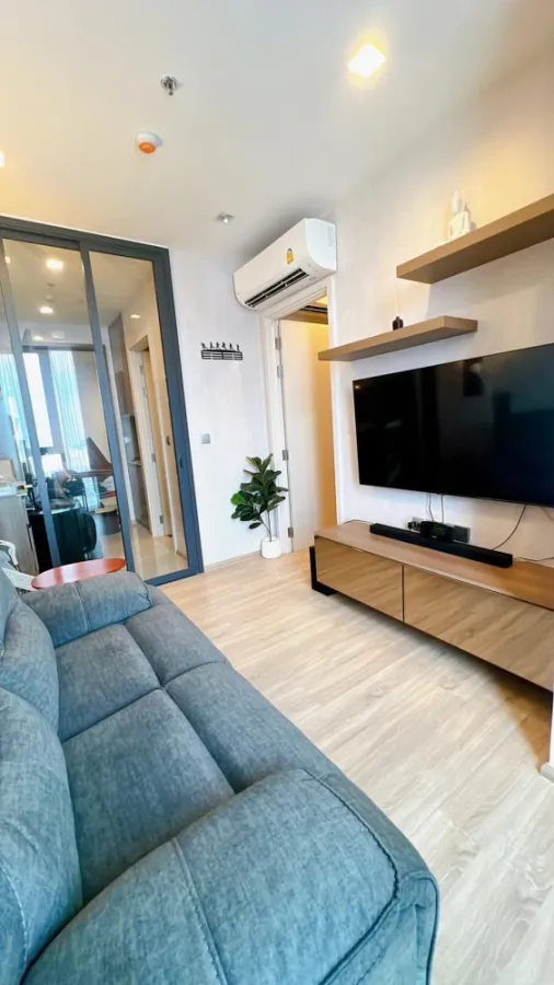 Condo for rent The Line Phahon-Pradipat The room is decorated with built-ins, city view, you can just drag your luggage in and move in.