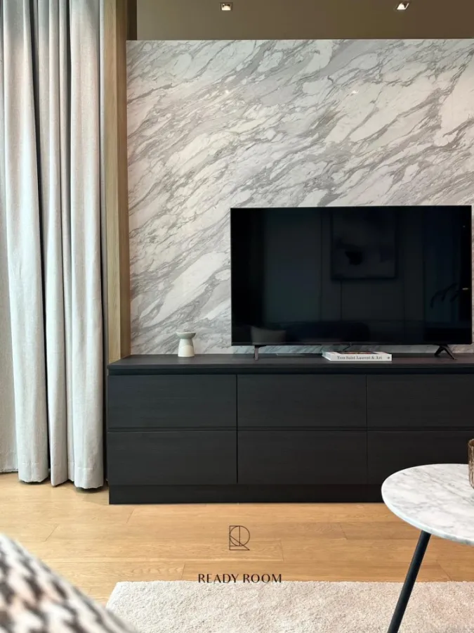 Condo for rent 28 Chidlom, beautifully decorated room. Fully built-in furniture Let me tell you, you definitely shouldn't miss it.