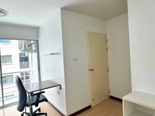 For sale: Smart Condo Rama 2, 5th floor, white room, easy on the eyes when looking at it. Separate rooms into separate areas. Book now, don't miss out
