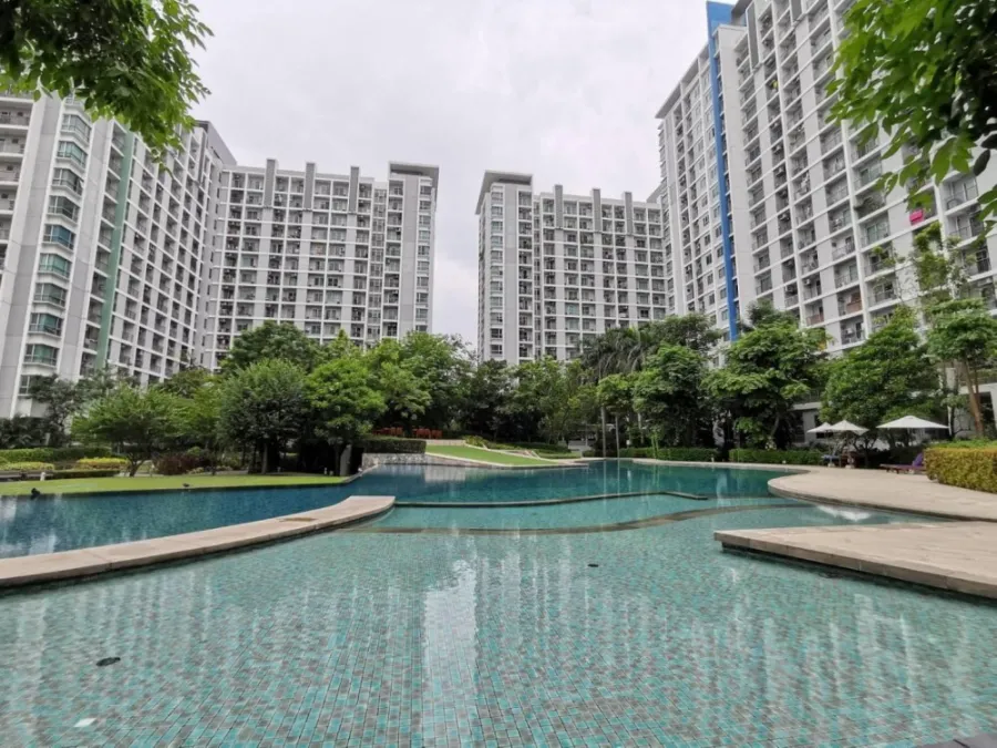 ขาย The Parkland Srinakarin ห้องกว้างขวางอยู่สบาย ชั้นสูง เฟอร์พร้อม จองเลย