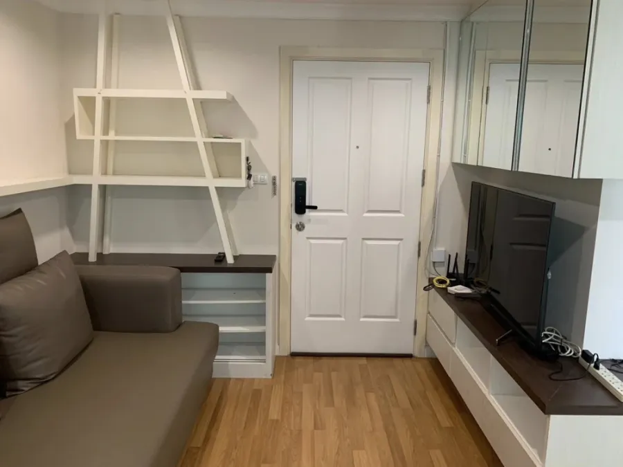 For rent: Lumpini Place Rama 9–Ratchada, 23rd floor, fully furnished, very livable. Book now! (Urgent!)