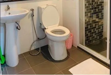For rent, Regent Home 25, partitioned rooms, fully furnished, ready to use electrical appliances, book now.