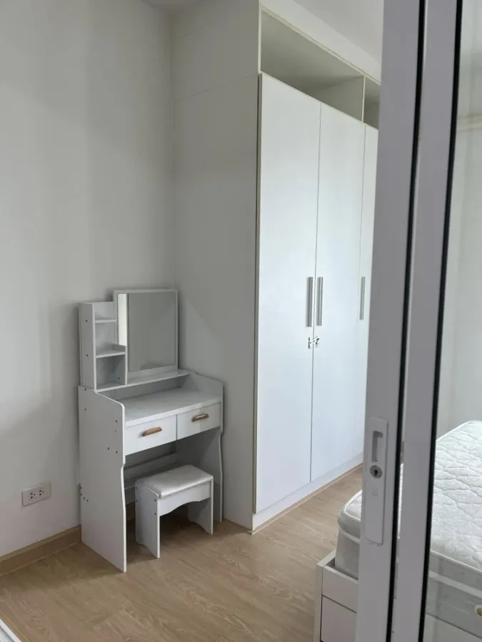 For rent: Fuse Mobius Ramkhamhaeng Station, 3rd floor, not very high, bright room, comfortable to the eye. Separated into portions. Hurry and reserve