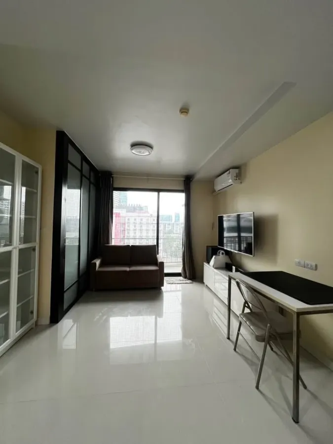 For sale or rent: Le Cote Sukhumvit 14. Unobstructed view, good ventilation, no tall buildings blocking the view. Fully furnished with appliances (rea
