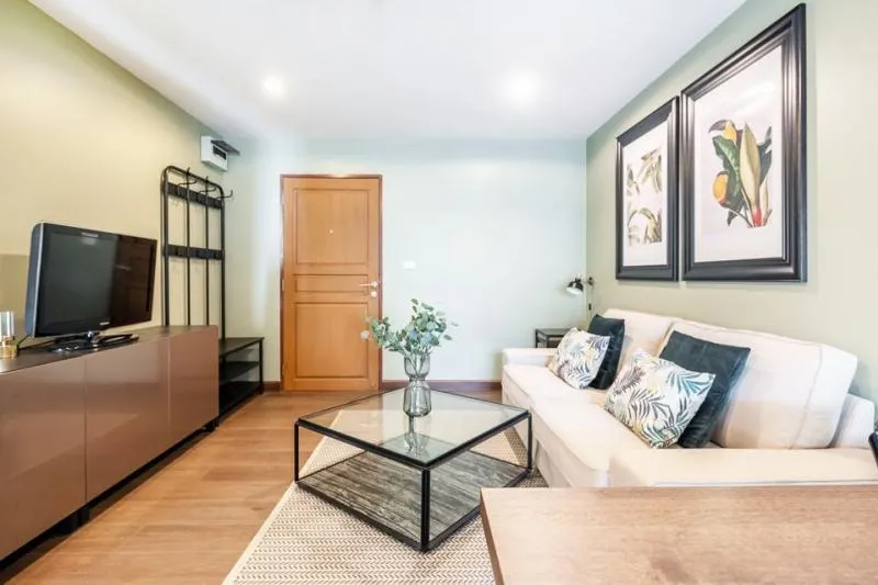 For rent / quick sale, The Niche Sukhumvit 49, beautiful room, fully furnished. Fully furnished, good location, quiet, suitable for relaxing. Hurry and grab it.