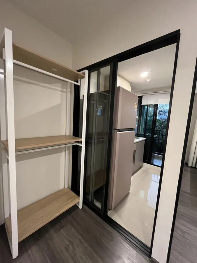For rent Flexi sathorn-charoennakorn, private corner room, comfortable, with a door separating every zone, book now.