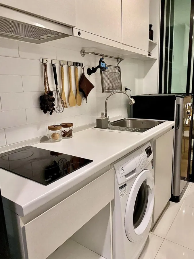 For rent, Pause ID has a walk-in closet, lots of storage space. Decorated in a minimalist style. Hurry and reserve before you miss out.