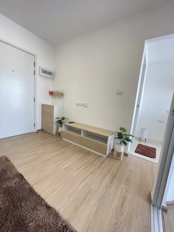 For rent: Sena Kith Thepharak - Bangbo, 5th floor unit. Great location, fully furnished. Book now!