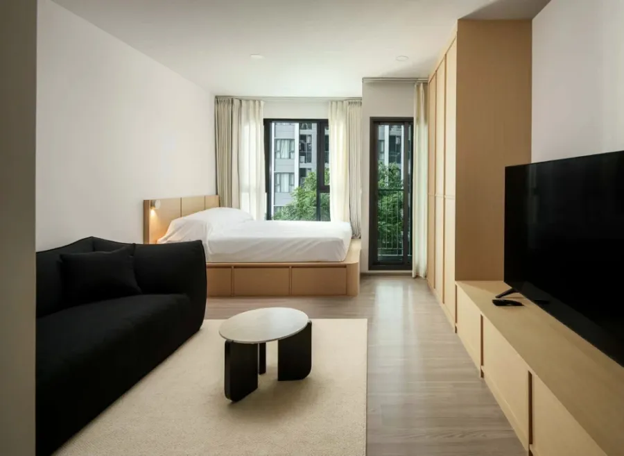 ให้เช่า Aspire Sukhumvit - Rama 4 สตูดิโอสไตล์มินิมอล พร้อมวิวสระว่ายน้ำและต้นไม้ สนใจจองเลย