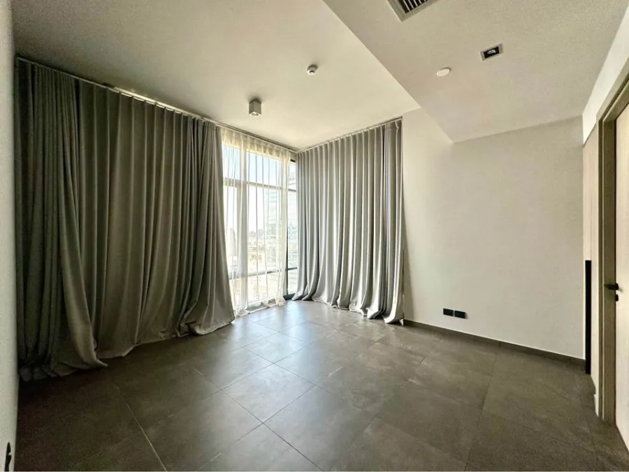 For sale: The Lofts Asoke, high floor, empty room, size 2 bedrooms. Interested in becoming an owner? Hurry and reserve now. Don't wait.