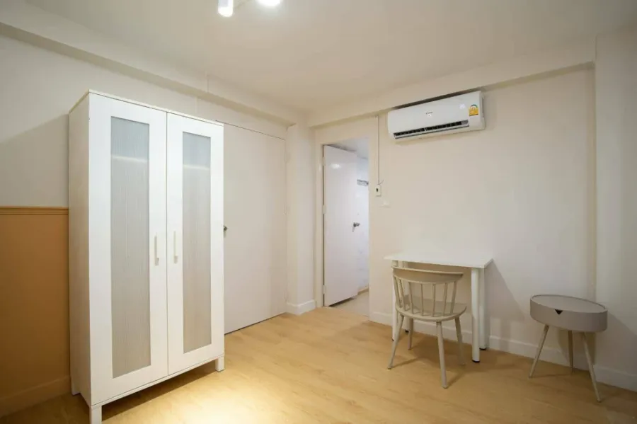 Century Park Condominium for rent, 3rd floor, fully furnished, very livable. Book now! (Quickly!)