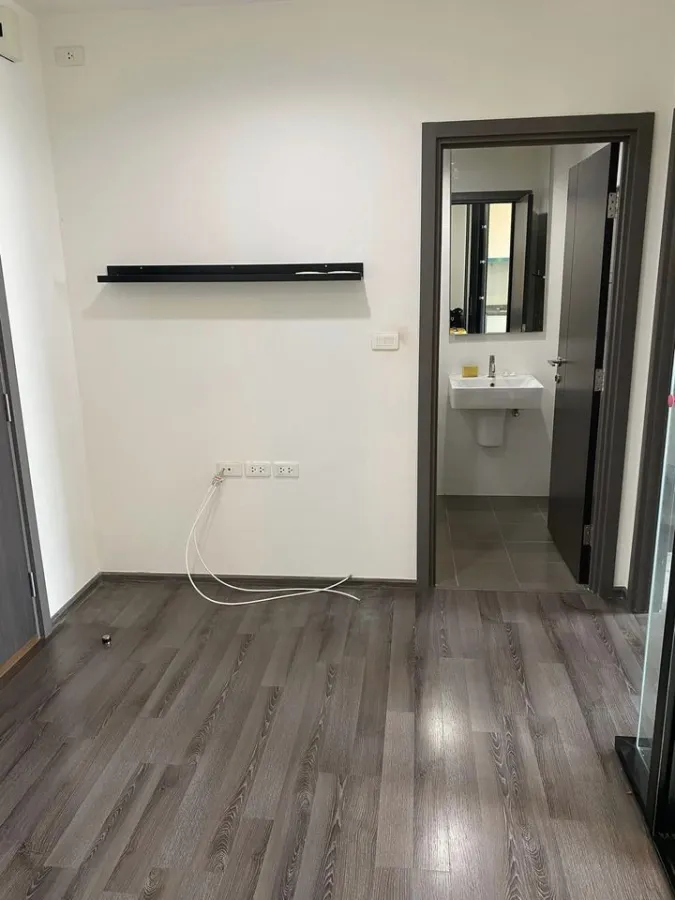 Condo for sale, The Base Park West, 26th floor, empty room, separated into sections, best location, hurry to book now.
