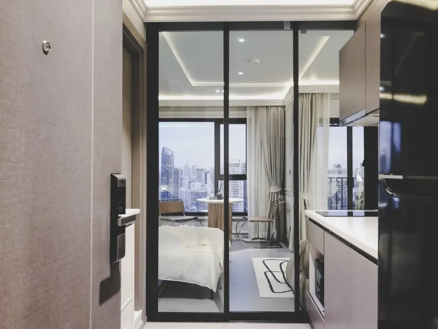For sale, empty room, Life Asoke Rama 9, Studio room, high floor, great view, great price I told you to hurry and reserve it.