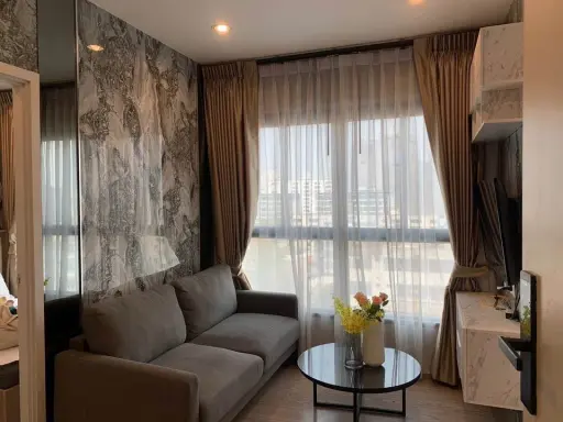 For sale, for rent, The Tree Huamark Interchange, decorated with beautiful marble pattern built-in furniture, complete electrical appliances, ready to