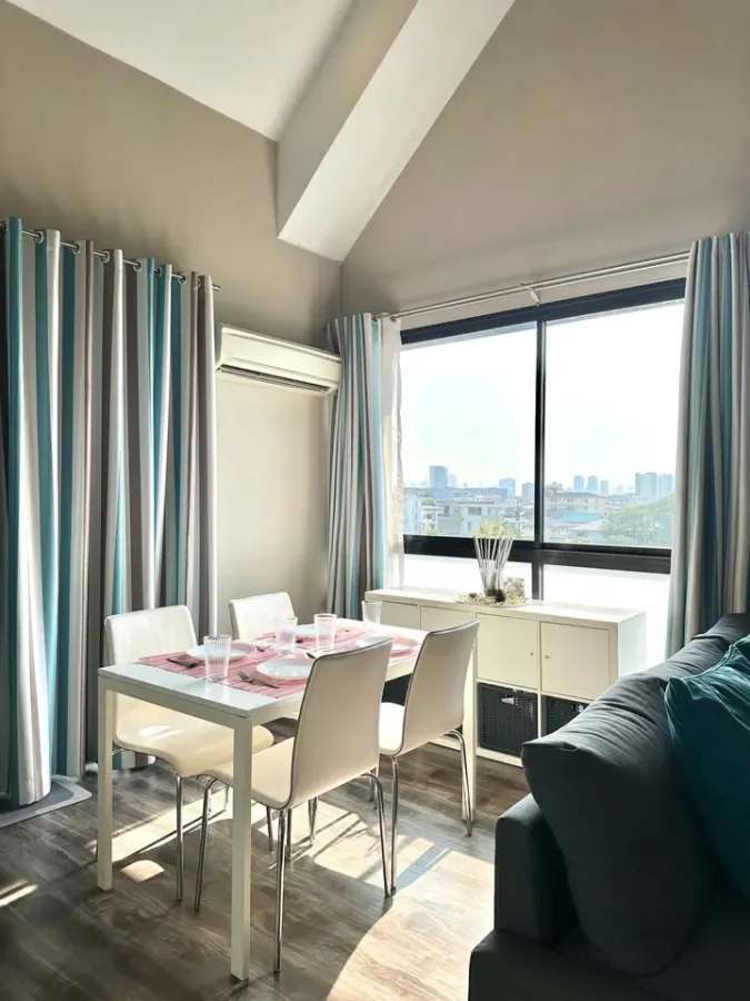 For rent: I-Zen Prime Condominium, room on the 5th floor (top floor), corner room, quiet, lots of usable space, hurry and book now!