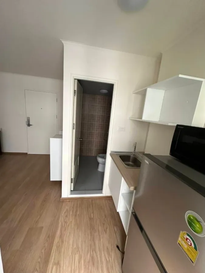 For rent: Lumpini Township Rangsit Khlong 1, 2 combined rooms, connected to each other, plenty of usable space, has a large built-in wardrobe, must re