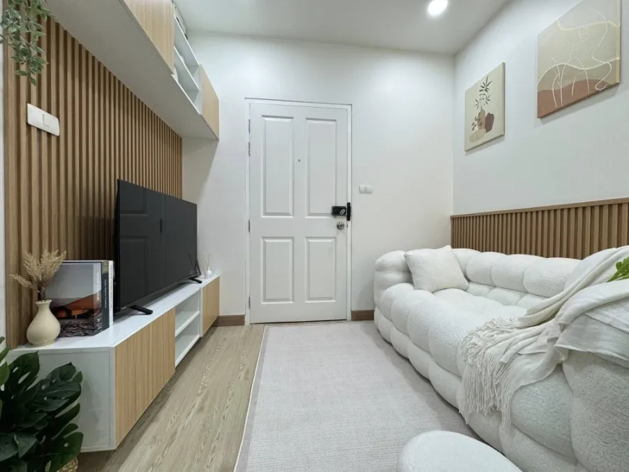For sale: The Trust Condo in Central Pattaya. Beautifully decorated throughout. Minimalist style. Very livable. Ready to move in.