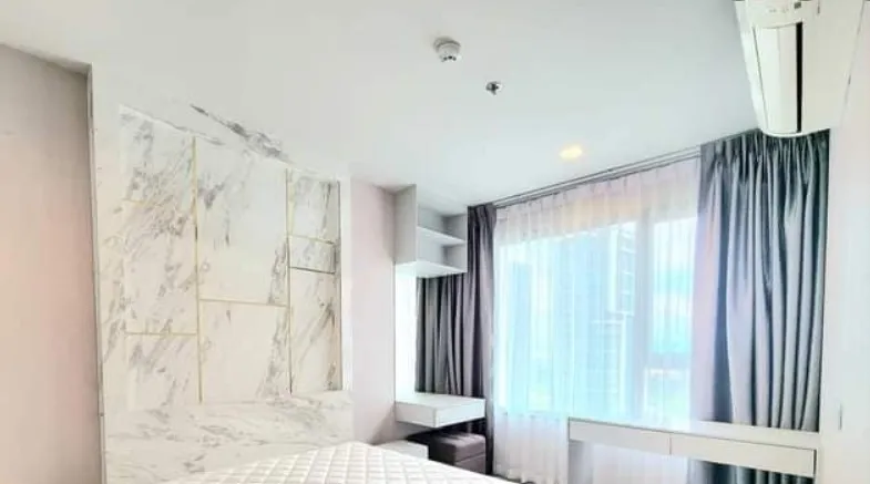 For rent: Life Ladprao, good furniture. Decorated in a simple, elegant way, it's very livable. You can't miss it. First come, first served.
