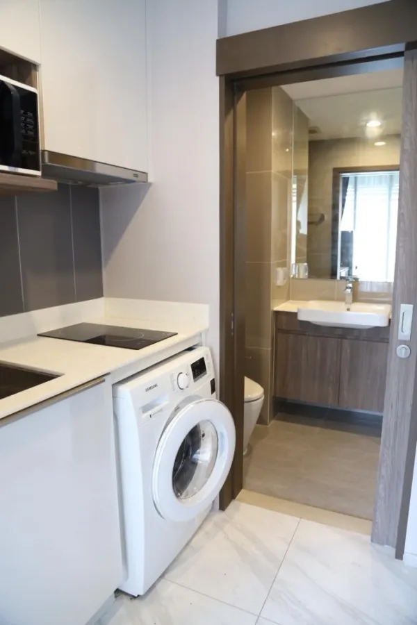 Condo for rent, Ideo Mobi Asoke, prime room. Complete in one place Just drag one bag and move in.