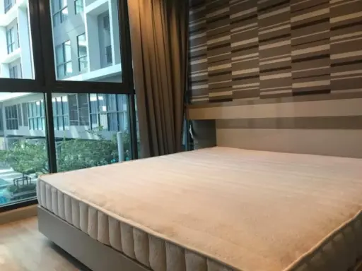 Condo for rent, Ideo Mobi Rama 9, Duplex room, very beautiful position. You can walk into the pool from the front of the room. Hurry up to reserve!!