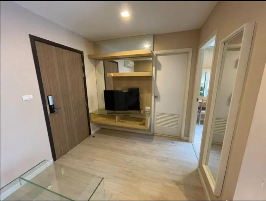 For rent!! Condo Metro Luxe Rama 4, fully furnished room. Built-in furniture in the whole room, don't miss it!!