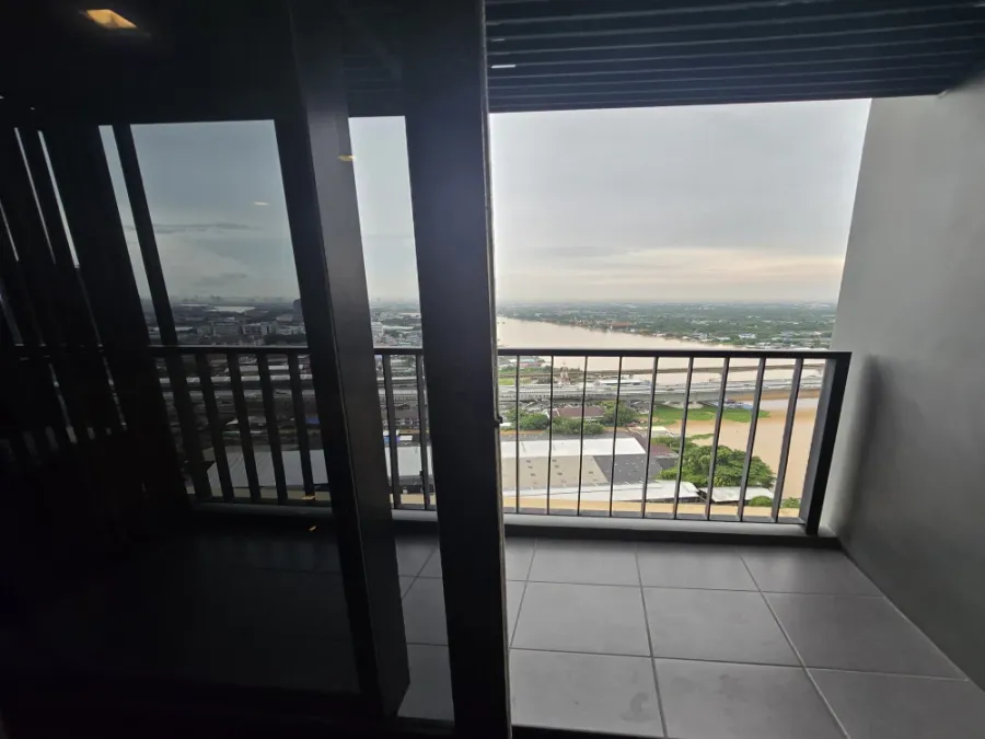 For rent: Politan Reef Condo, high floor unit with full amenities and river view. Just bring your suitcase and move in! Book now before it's too late!